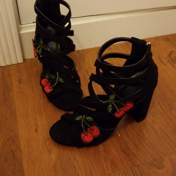 hot topic shoes heels